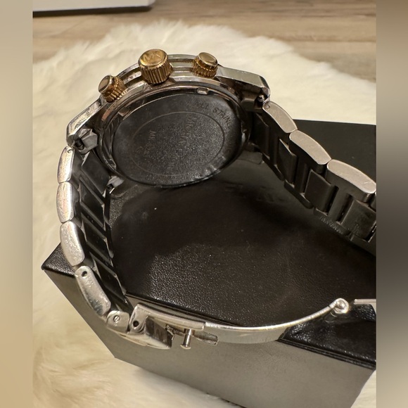 Michael Kors oversized runway watch two toned - Picture 9 of 9